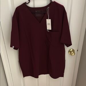 Figs Set Men 2 pocket Burgundy scrub Top and jogger bottoms